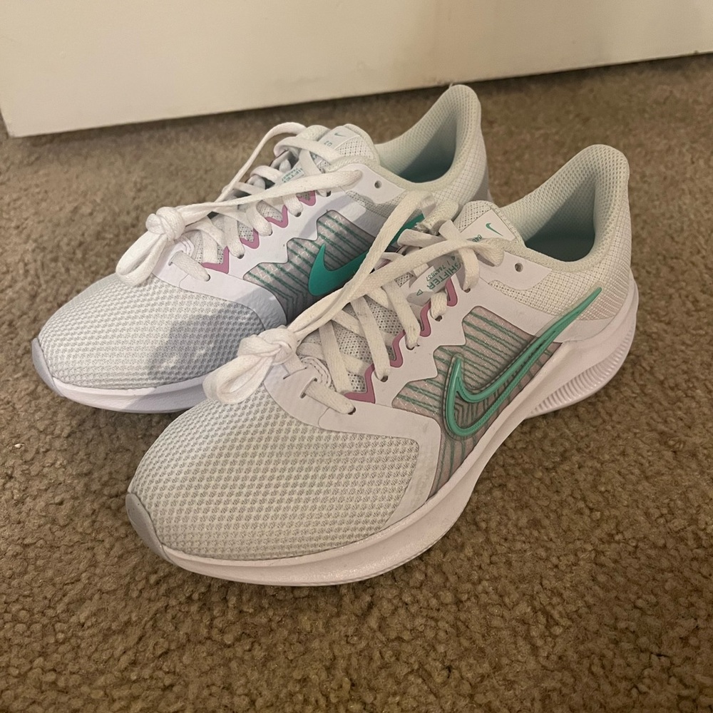 Nike Women's Downshifter 11 | White Green Running Shoes | Size 7 | BRAND NEW